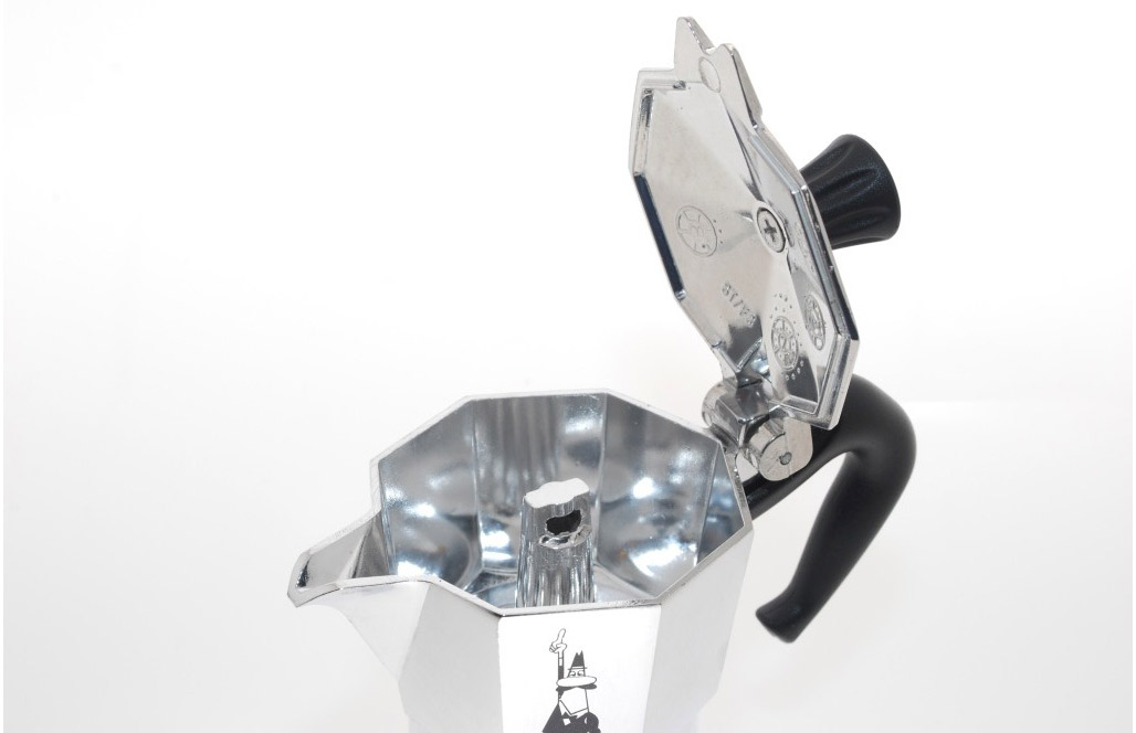 https://www.coffeeparts.com.au/media/catalog/product/b/i/bialetti-lifestyle-6.jpg